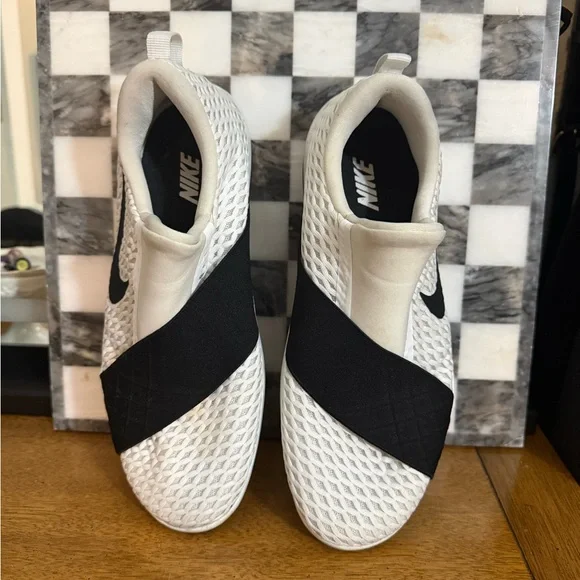 Nike Black and White Slip-On Shoes - Picture 3 of 7